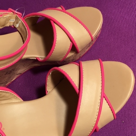 NWOT BONGO Tan and hot pink wedge sandals SZ 7 - Picture 5 of 8